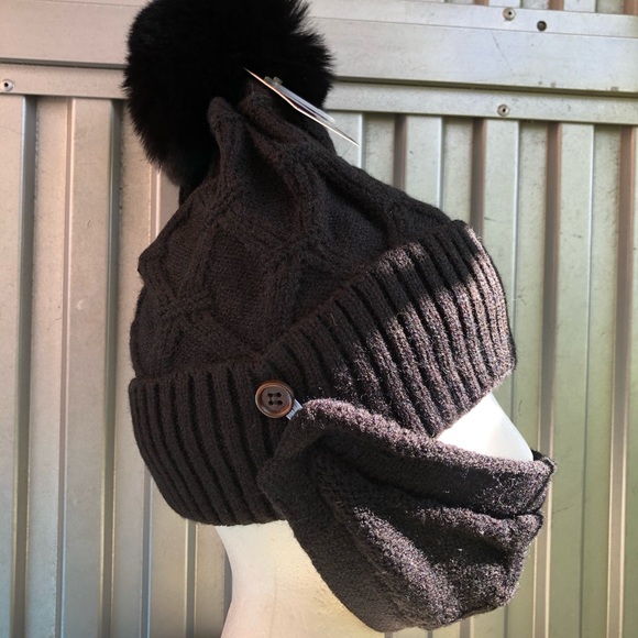 POM POM BEANIE - Picture 5 of 10